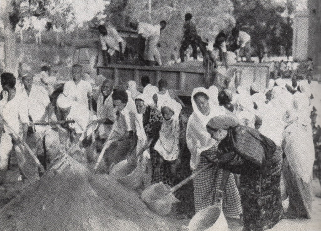 Hundreds of Somali women taking part in an urban 'self-help project' during 1974